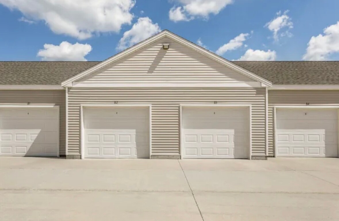 Building Photo - 2402 Fields South Dr