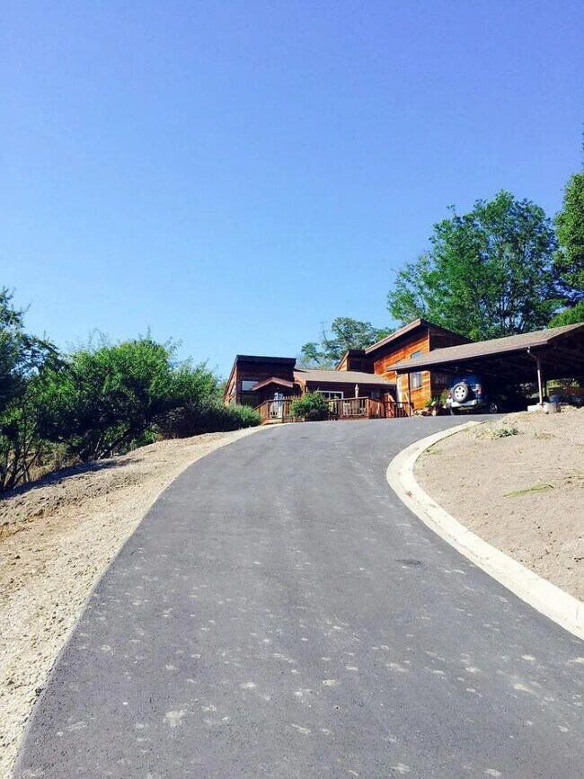 Building Photo - 121 Scenic Dr