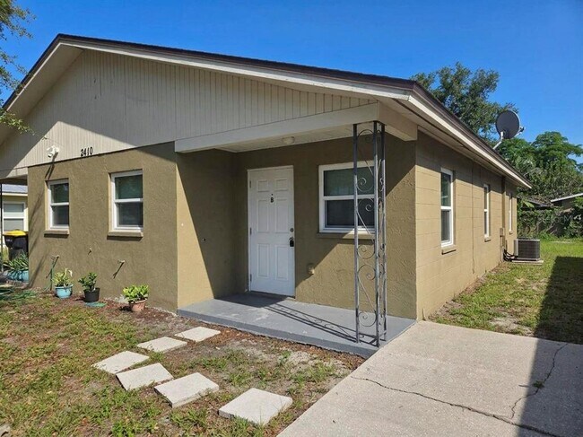Building Photo - 2410 W Cypress St