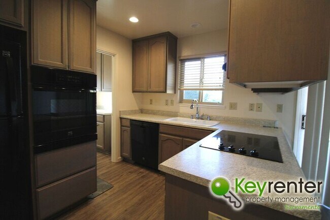 Building Photo - 2308 Rogue River Dr