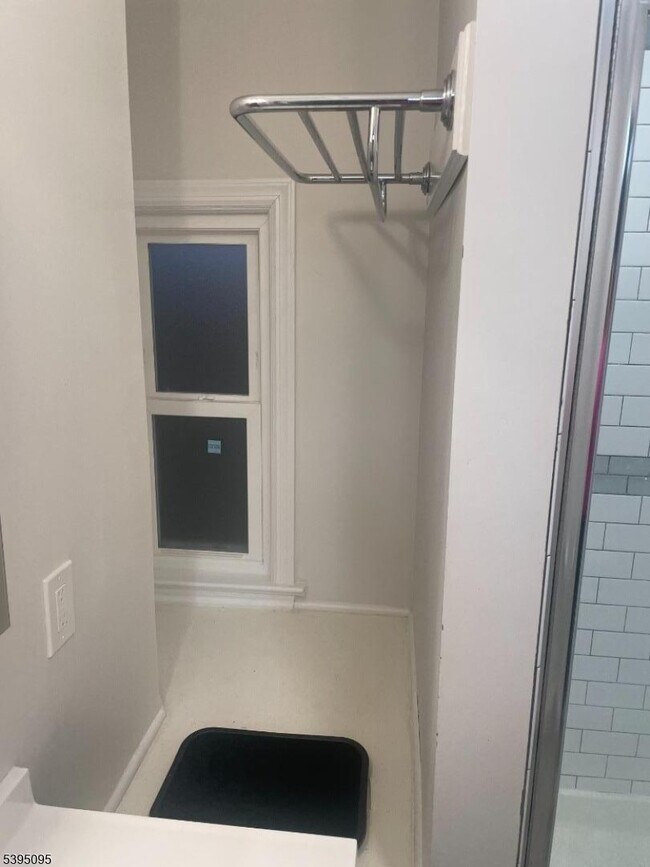 Building Photo - 38 Morris Ave