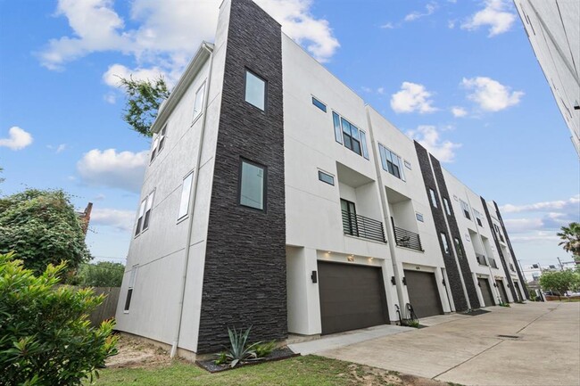 Building Photo - 1621 Wheeler Ave
