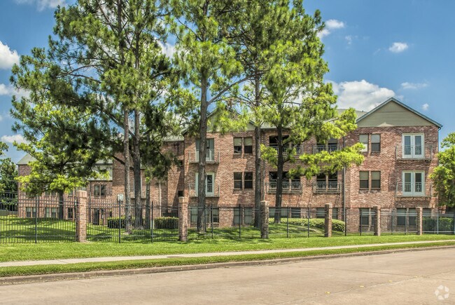 Building Photo - Tarrytowne Estates