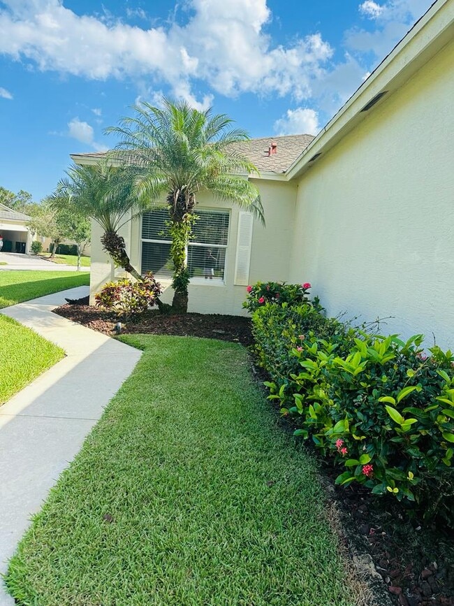 Building Photo - 205 SW Maclay Way