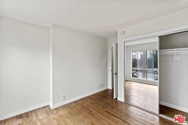 Building Photo - 1033 6th St