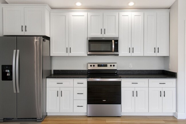 Building Photo - Beautiful One-Level Home in Pristine Condition - Move-In Ready!