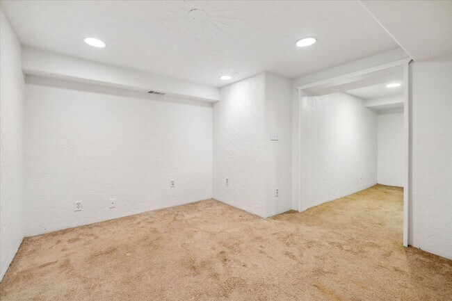 Building Photo - 512 Cheyenne St
