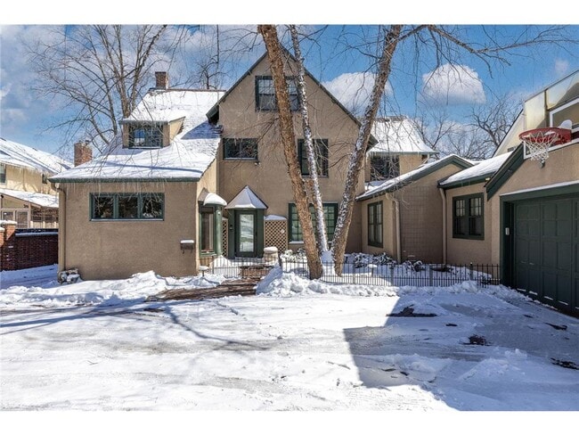 Building Photo - 2810 W Lake of the Isles Pkwy