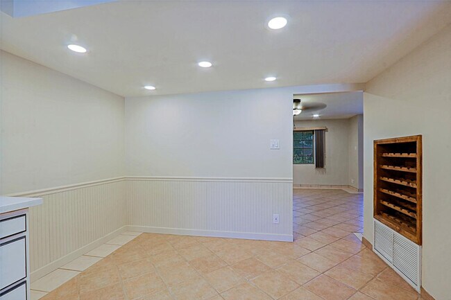 Building Photo - 6203 N 12th Pl