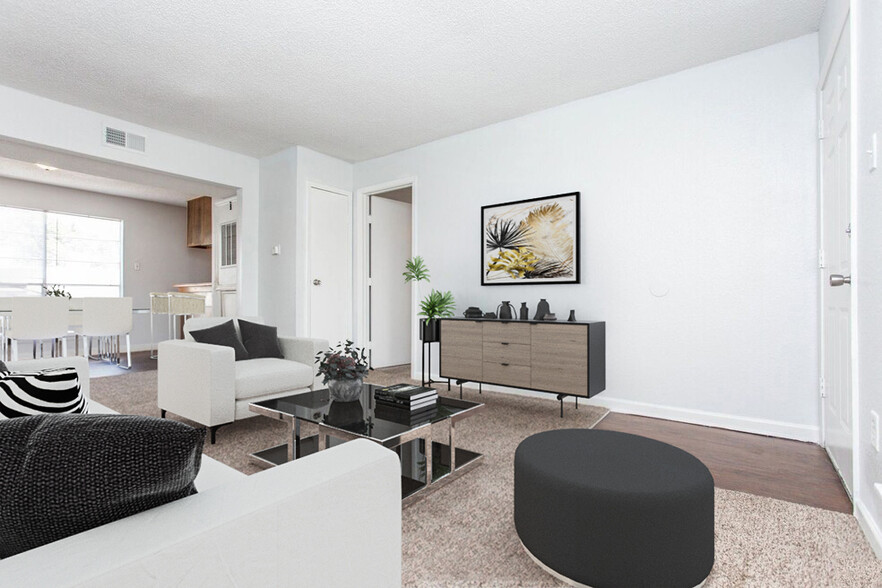 Spacious living room - Greenview East