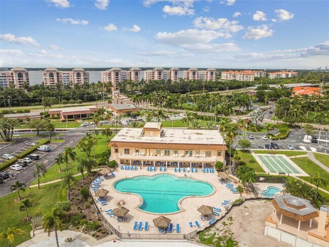 Building Photo - 4900 Brittany Dr S