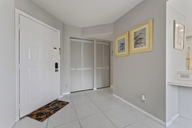 Building Photo - 1605 S US Hwy 1