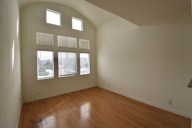 Interior Photo - 425