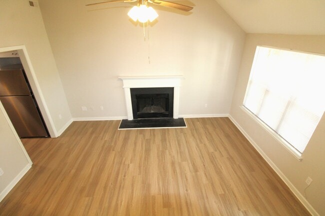 Building Photo - Beautifully Remodeled Two-Story Home in Ch...