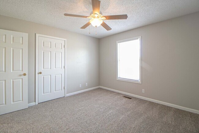 Building Photo - 233 Waterford Dr
