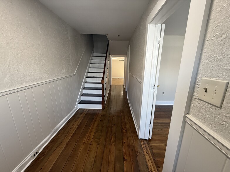 Entry - 13 N Main St