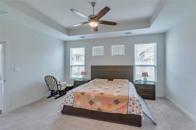 Building Photo - 563 Saturnia Dr