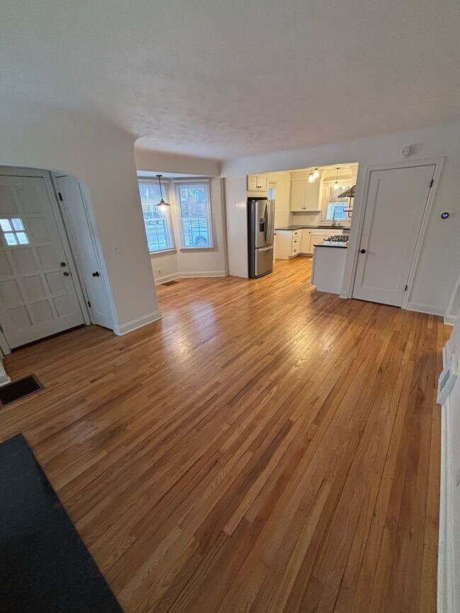 Building Photo - 709 Mulford Dr SE