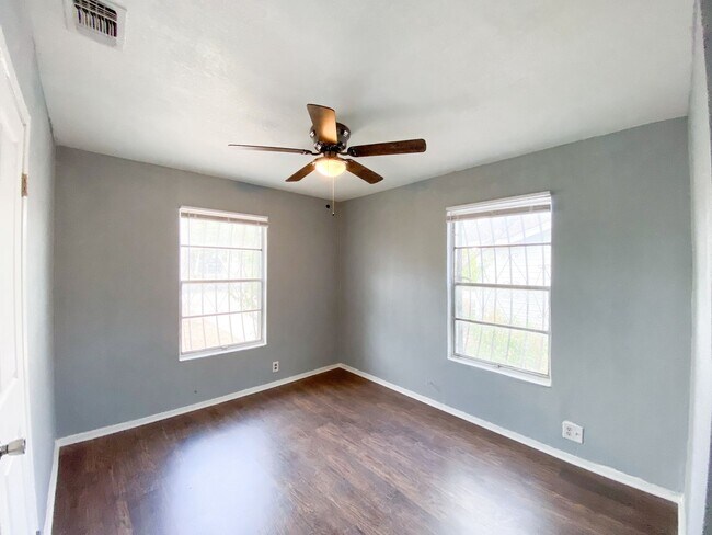 Building Photo - UNIVERSITY PARK