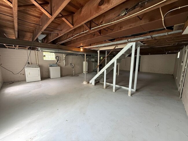 Building Photo - Spacious 2 bedroom with bonus room for rent - Canton NW