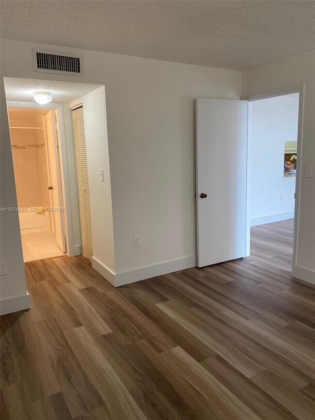 Building Photo - 13120 SW 92nd Ave