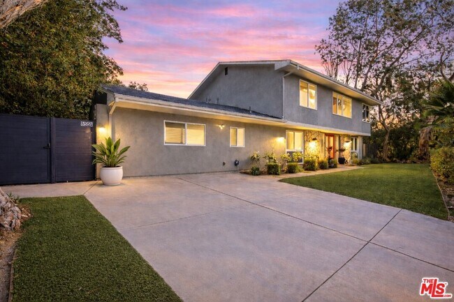 Building Photo - 5500 Blanco Ave