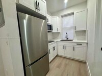 Building Photo - 2425 SW 6th St