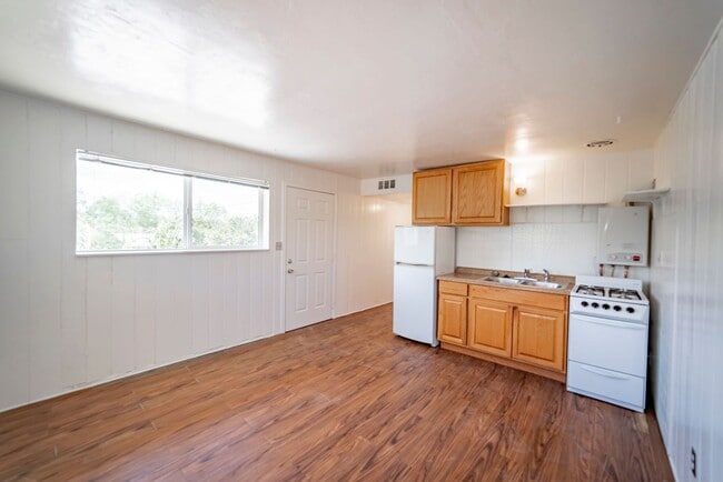 Building Photo - 434 N Norris Ave