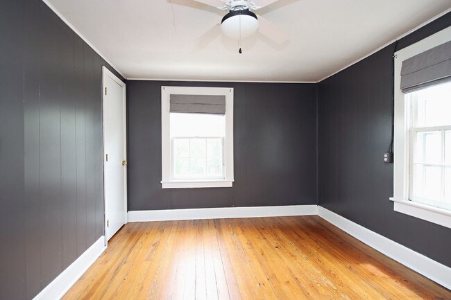 Building Photo - Charming Pet-Friendly Belmont Home