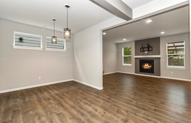 Building Photo - 10213 6th Pl SE