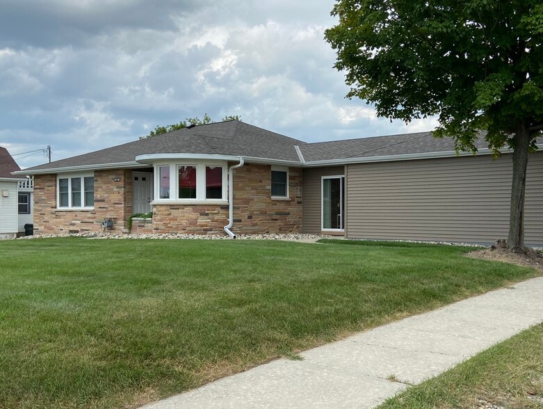 Building Photo - 2037 S Main St