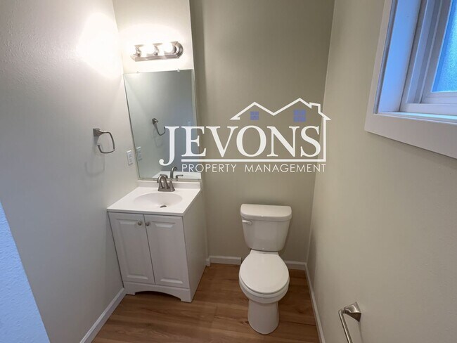 Building Photo - 723 S Sprague Ave