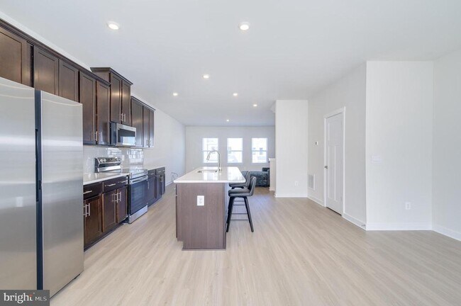 Building Photo - 14 Trotting Rd