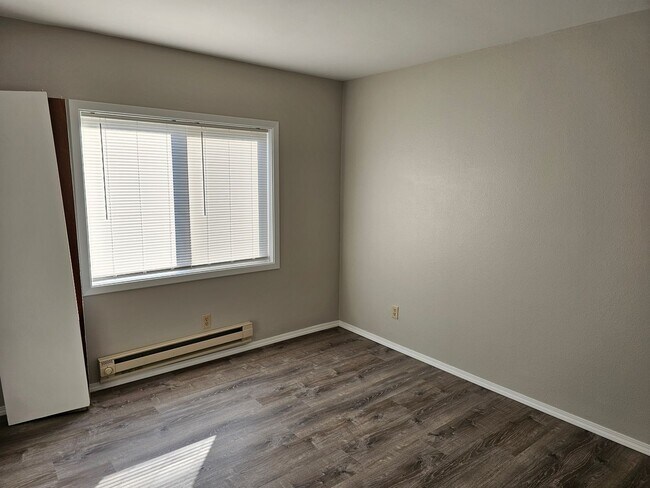 Building Photo - 810 Spring Ave