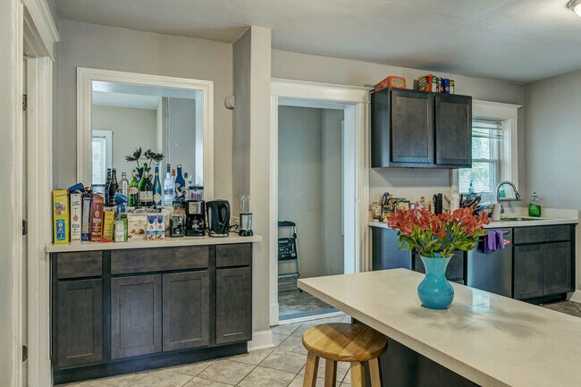 Building Photo - 6415 Cates Ave