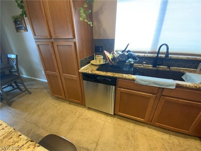 Building Photo - 4936 Semifonte Dr