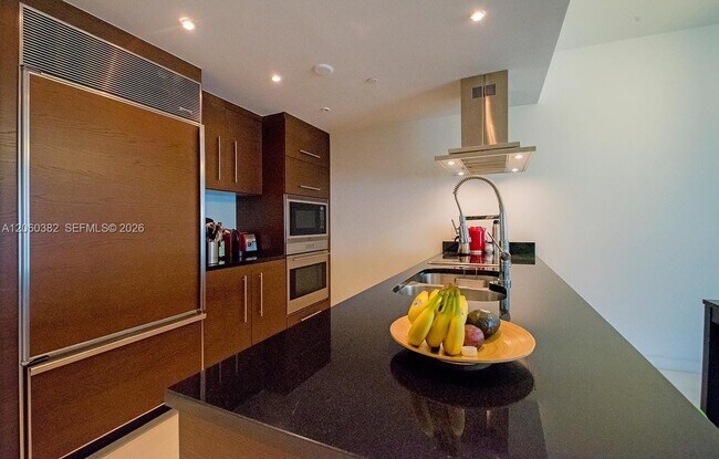 Building Photo - 485 Brickell Ave