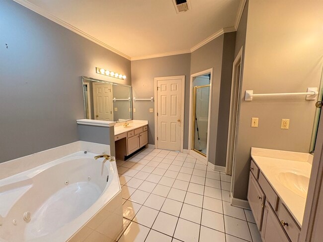 Building Photo - 1850 Wood Oak Dr
