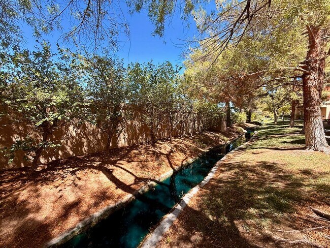 Building Photo - Gorgeous Spanish Trails 3BR House for lease!