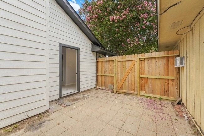 Building Photo - 23311 Pebworth Pl