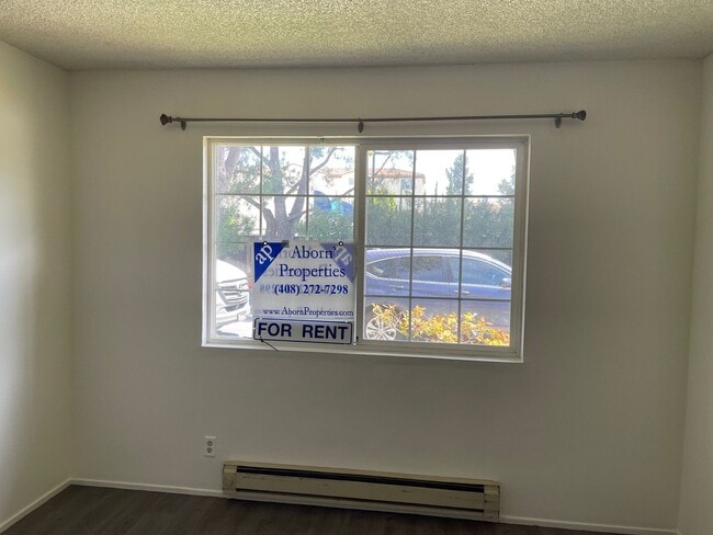 Building Photo - Spacious 2 Bedroom, 1 Bath Apartment w/ 1 Car Covered parking and onsite laundry