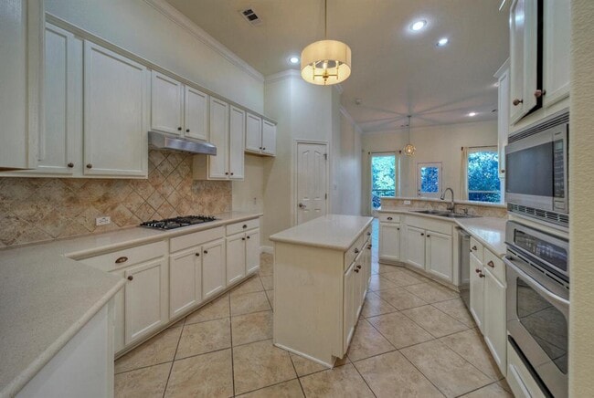 Building Photo - 7216 Via Correto Dr