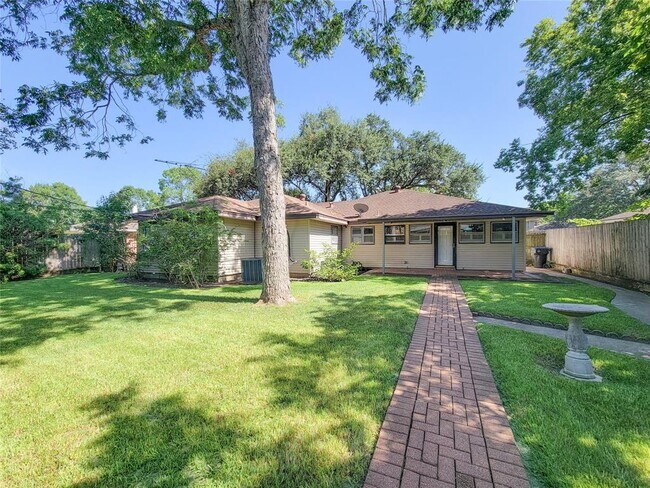 Building Photo - 4602 Redstart St
