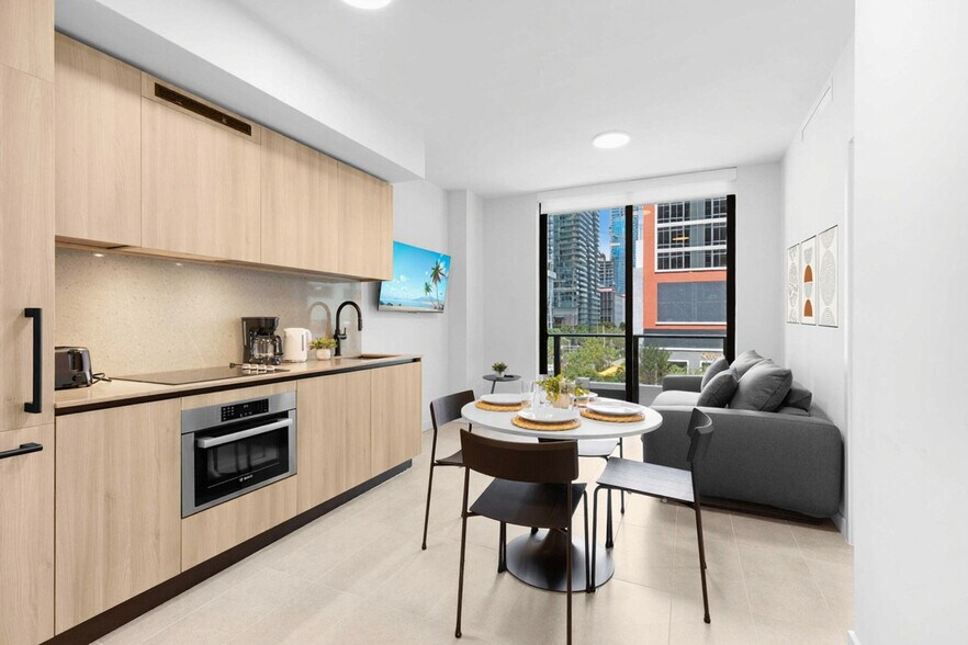 Building Photo - 501 NE 1st Ave