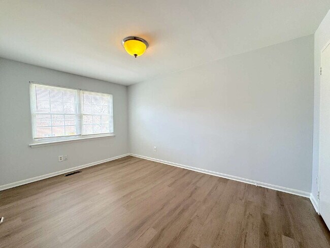 Building Photo - Inviting Lorton Condo with Comfortable Layout and Location