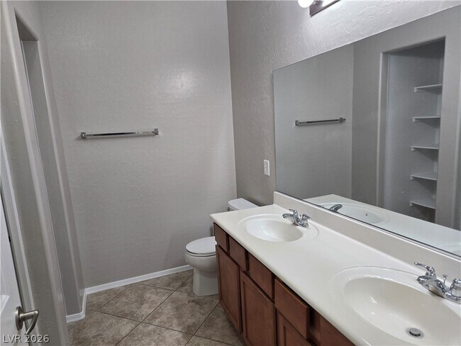 Building Photo - 6868 Sky Pointe Dr