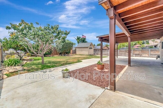 Building Photo - 568 Larchwood Dr