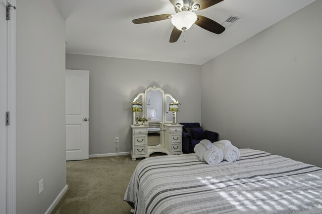 Building Photo - 225 Urbano Ln