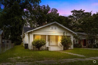 Building Photo - Charming 4 Bedroom, 2 Bathroom house