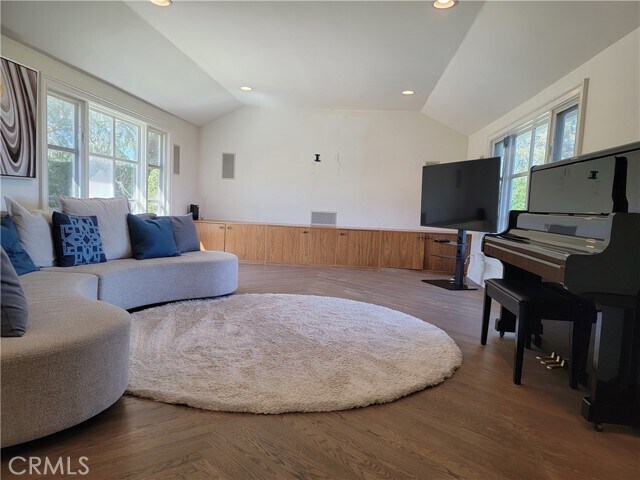 Building Photo - 1024 Granvia Altamira